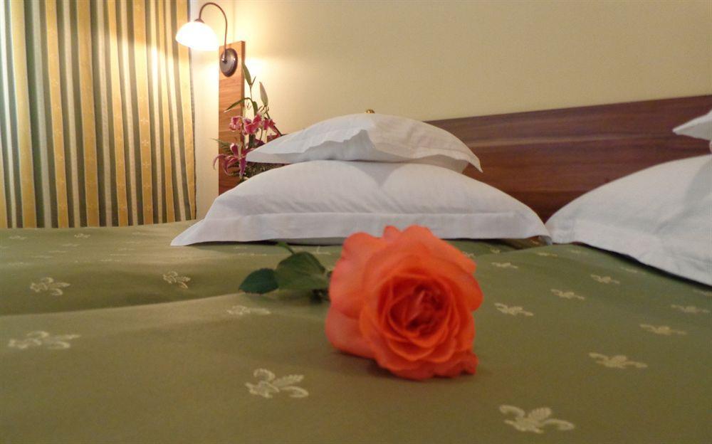 Hotel Lyra Gran Varadino Esterno foto